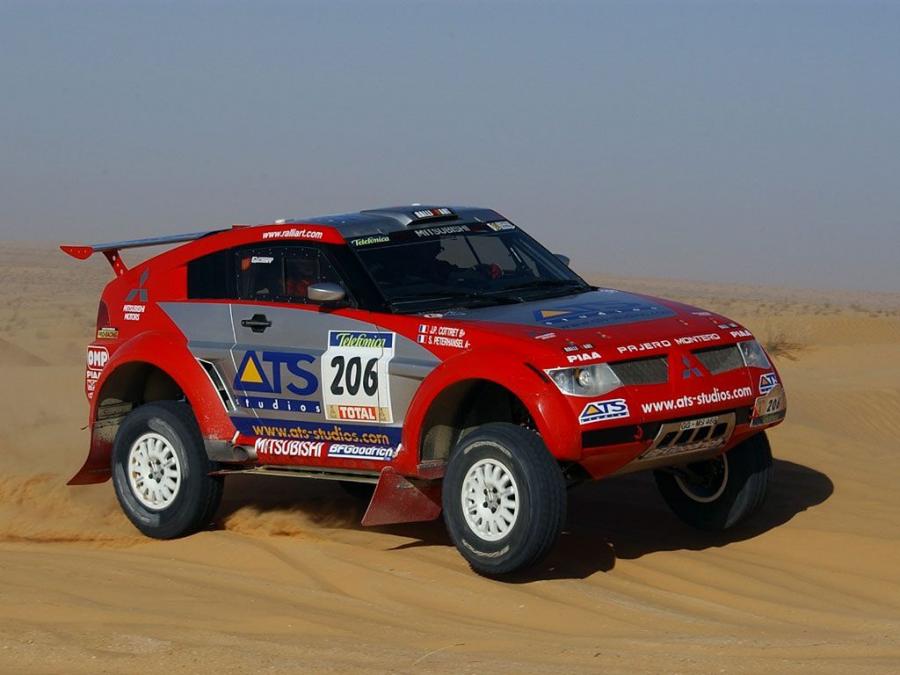  Mitsubishi Pajero Montero Evolution 2003 года  (фото 10 из 22)